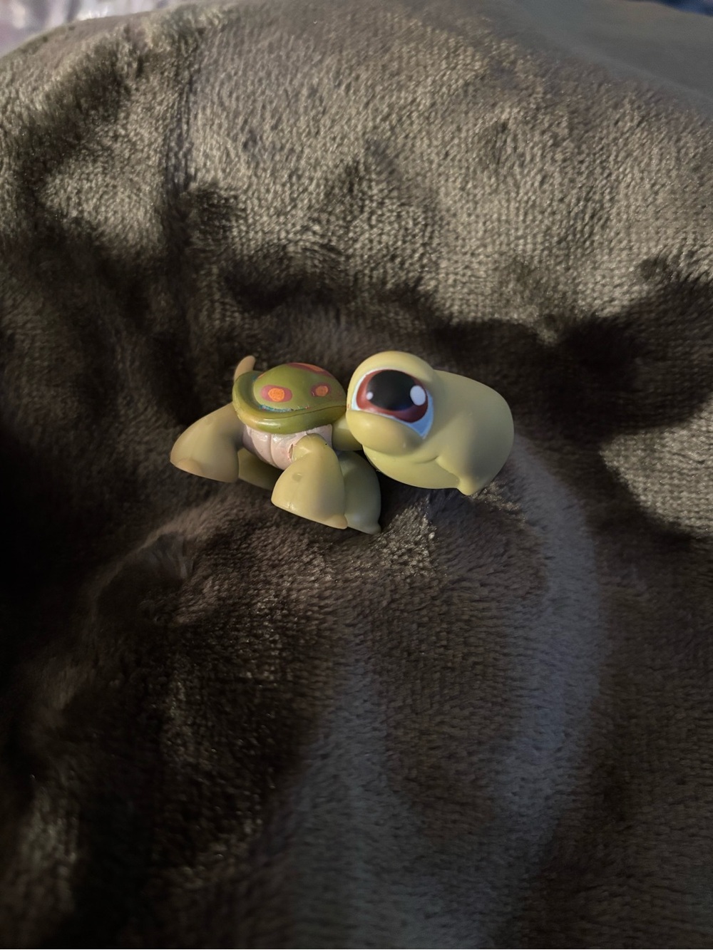 Littlest Pet Shop Olive Green Turtle Figure with Pink-Eyed Shell